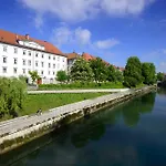 Zois Apartament *