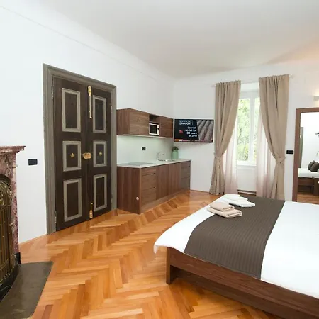 Apartma Zois *